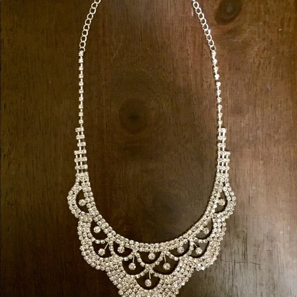 White Austrian Crystal Necklace & Earrings - Picture 2 of 6
